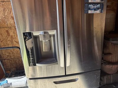 LG refrigerator with duel freezer