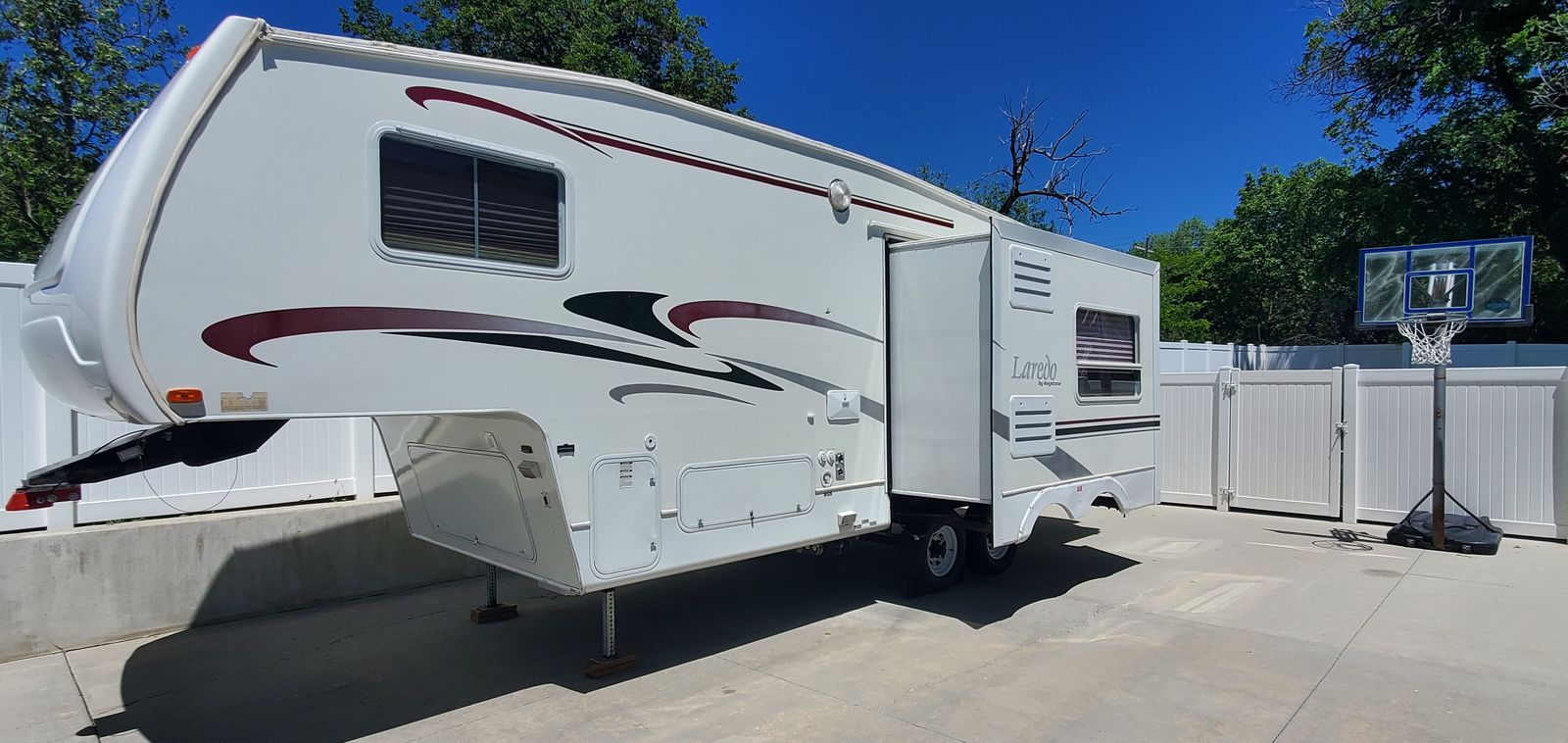 2003 Keystone Laredo M-25 RL 5th Wheel Trailer - Clean & Well-Maintained RV