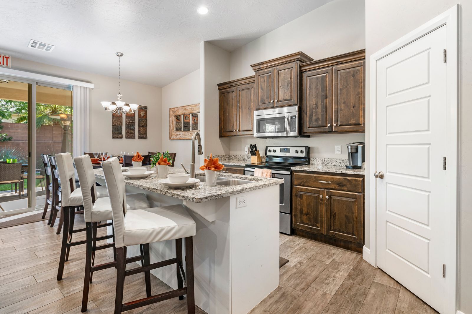 Main image 6