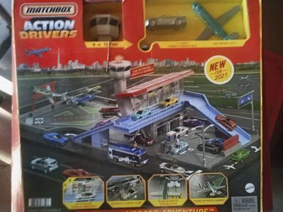 Matchbox Action Drivers Airport Adventure Playset - Car-Activated Lights & Sounds - New for 2021