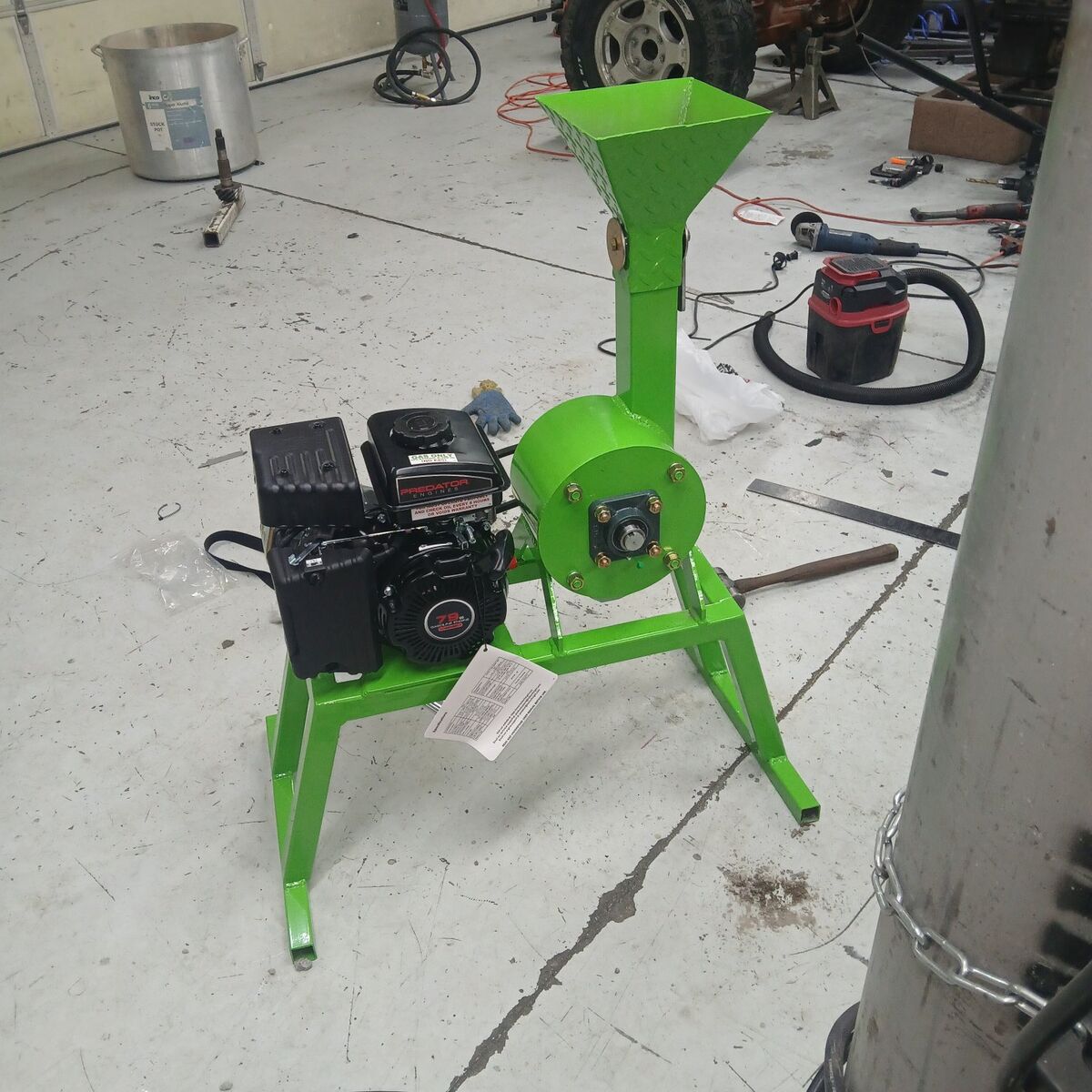 DreamMaker 8"x6" Ore Crusher " the noisy cricket"