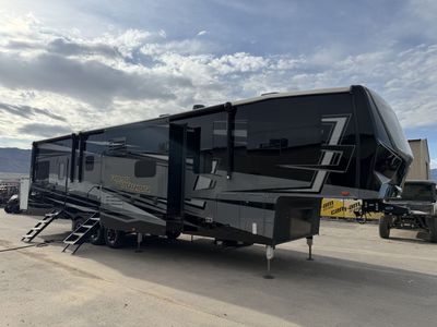 FULL BODY PAINT! 2022 Road Warrior 397RW