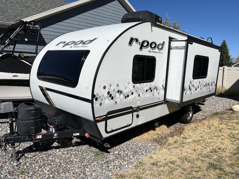 2022 R-POD M-196 - SERIES super clean!