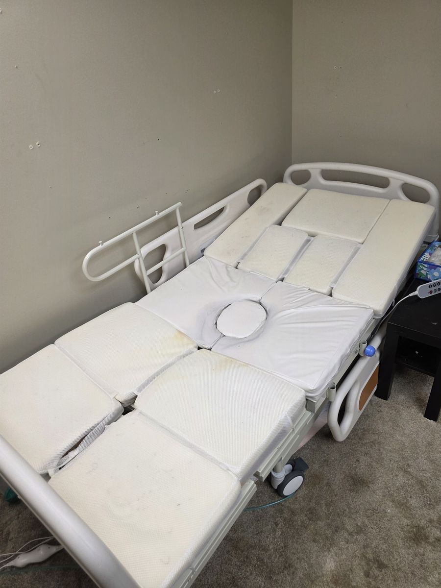 Hospital bed with 5 functions, Lateral tilting, Remote