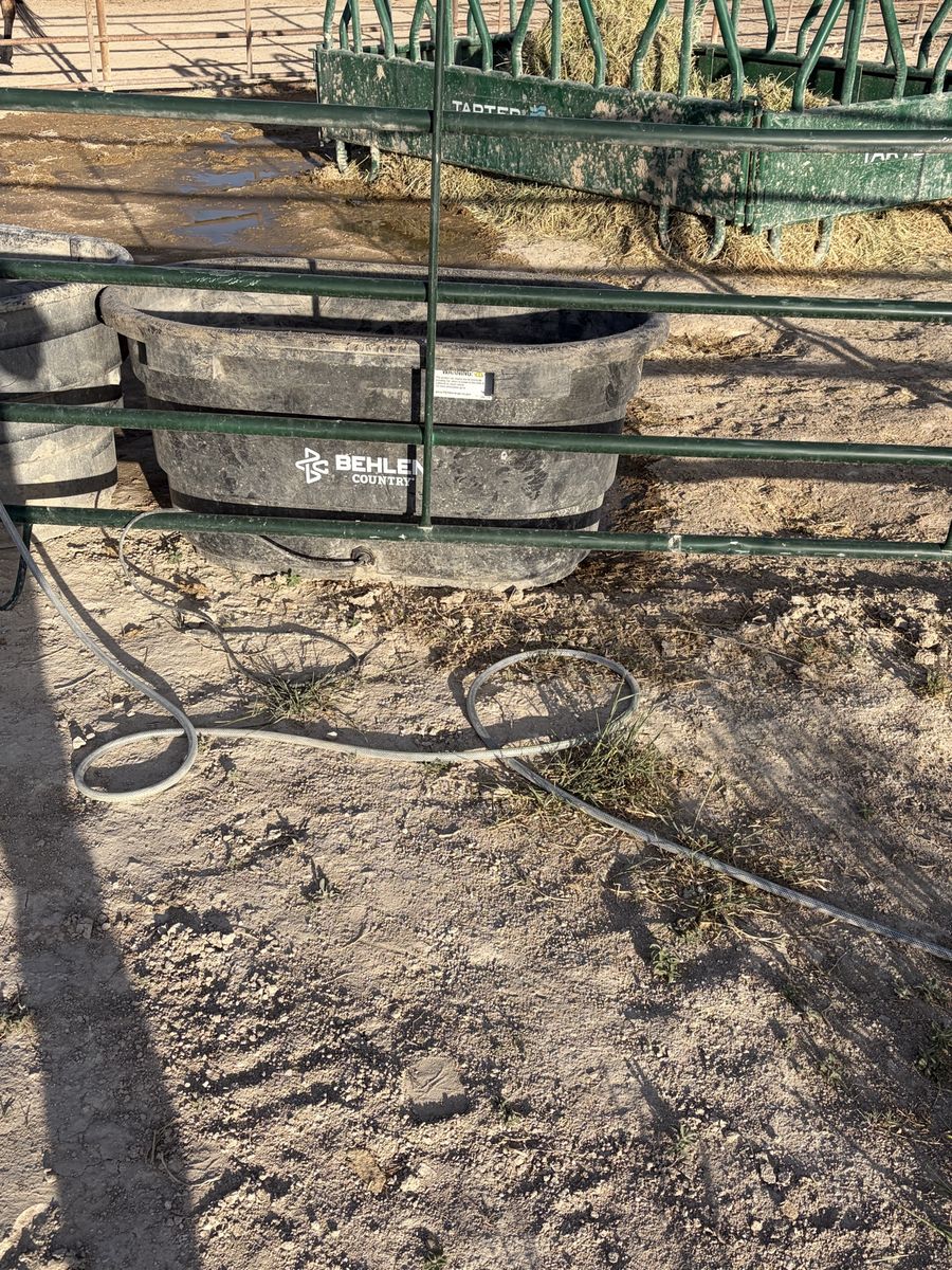Belen 100 gallon water trough