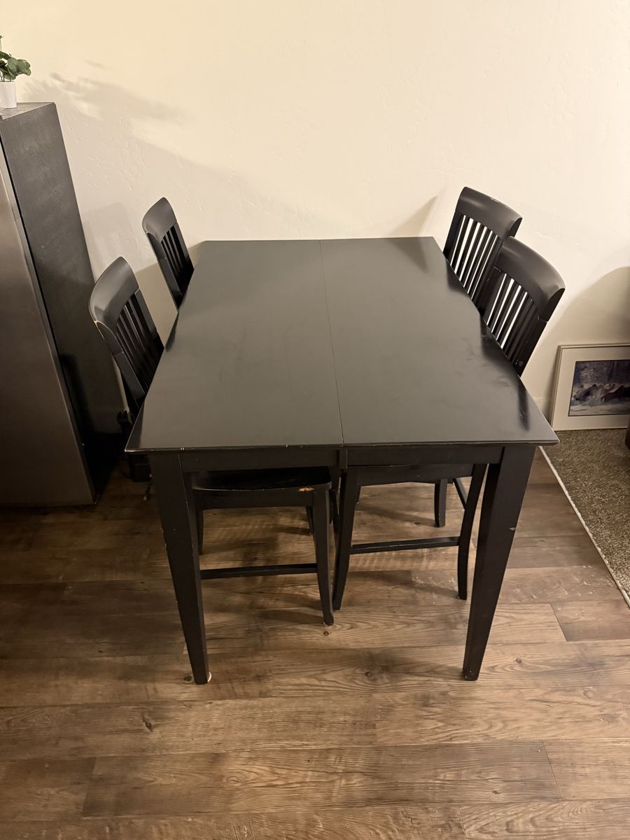 Kitchen table with leaf