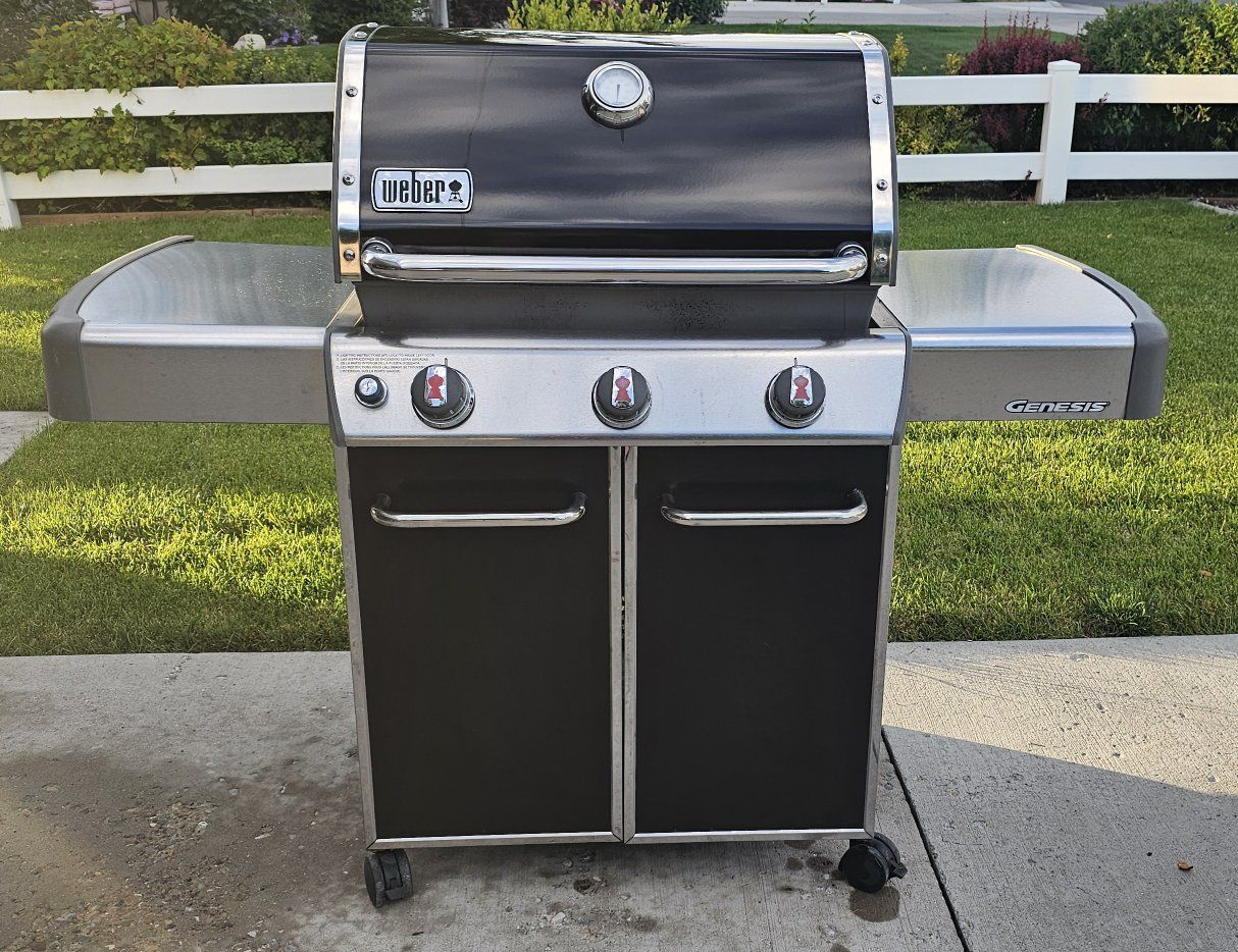 Weber Genesis E-310 3-Burner Propane Gas Grill
