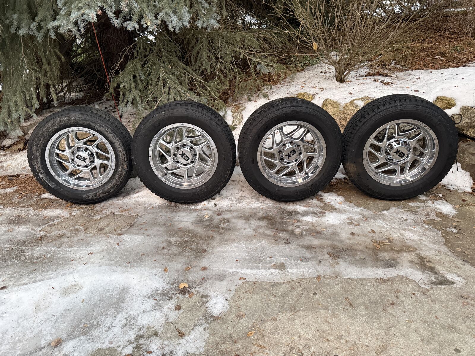 LT 285/60R20 Tires and wheels