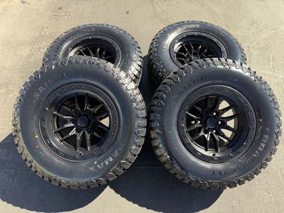 New LT285/70r17 RT Black Lock Krawler 6x135 F150