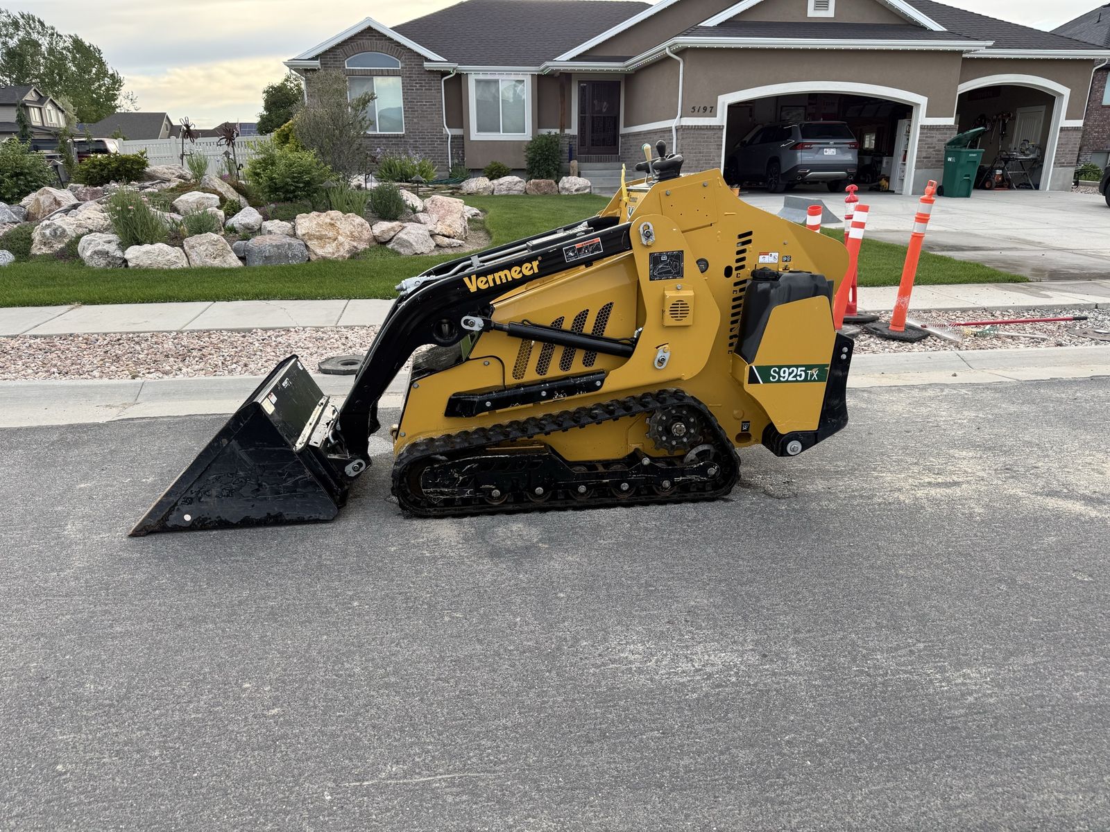 Vermeer S925TX Mini Skid Steer with Bucket Attachment - Compact Utility Loader