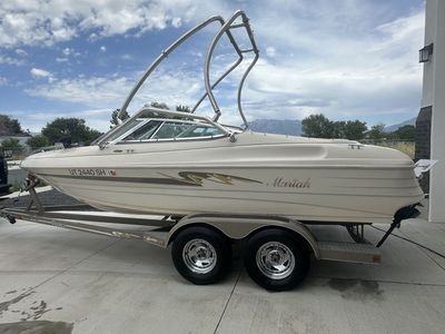 Mariah Shabah 202 Bowrider Boat with MerCruiser Engine and Wakeboard Tower
