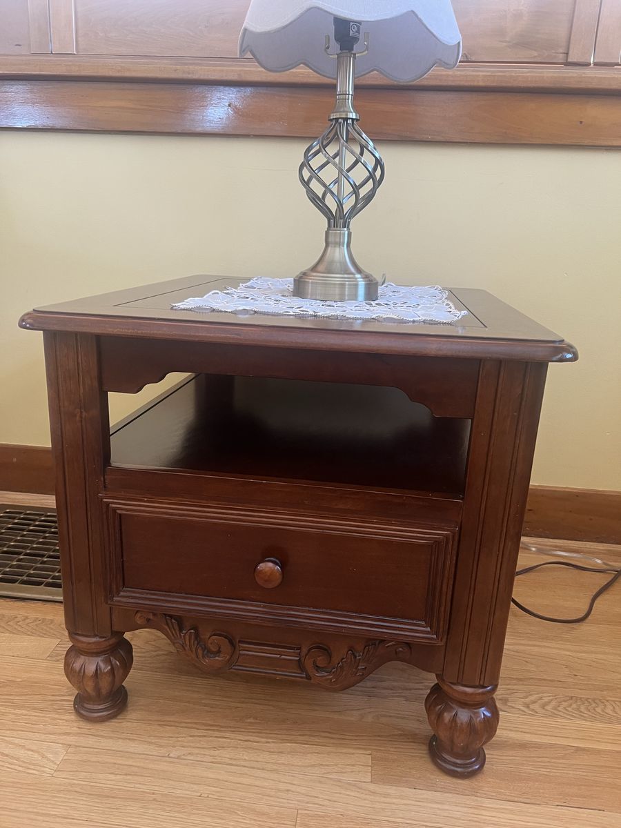 Coffe And Lamp Table That Match
