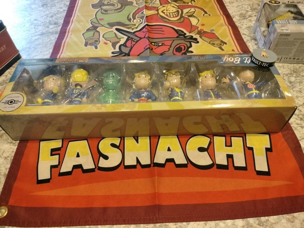 Fallout 4 Vault Boy Mini Figures Set of 7 NIB Collectors Edition