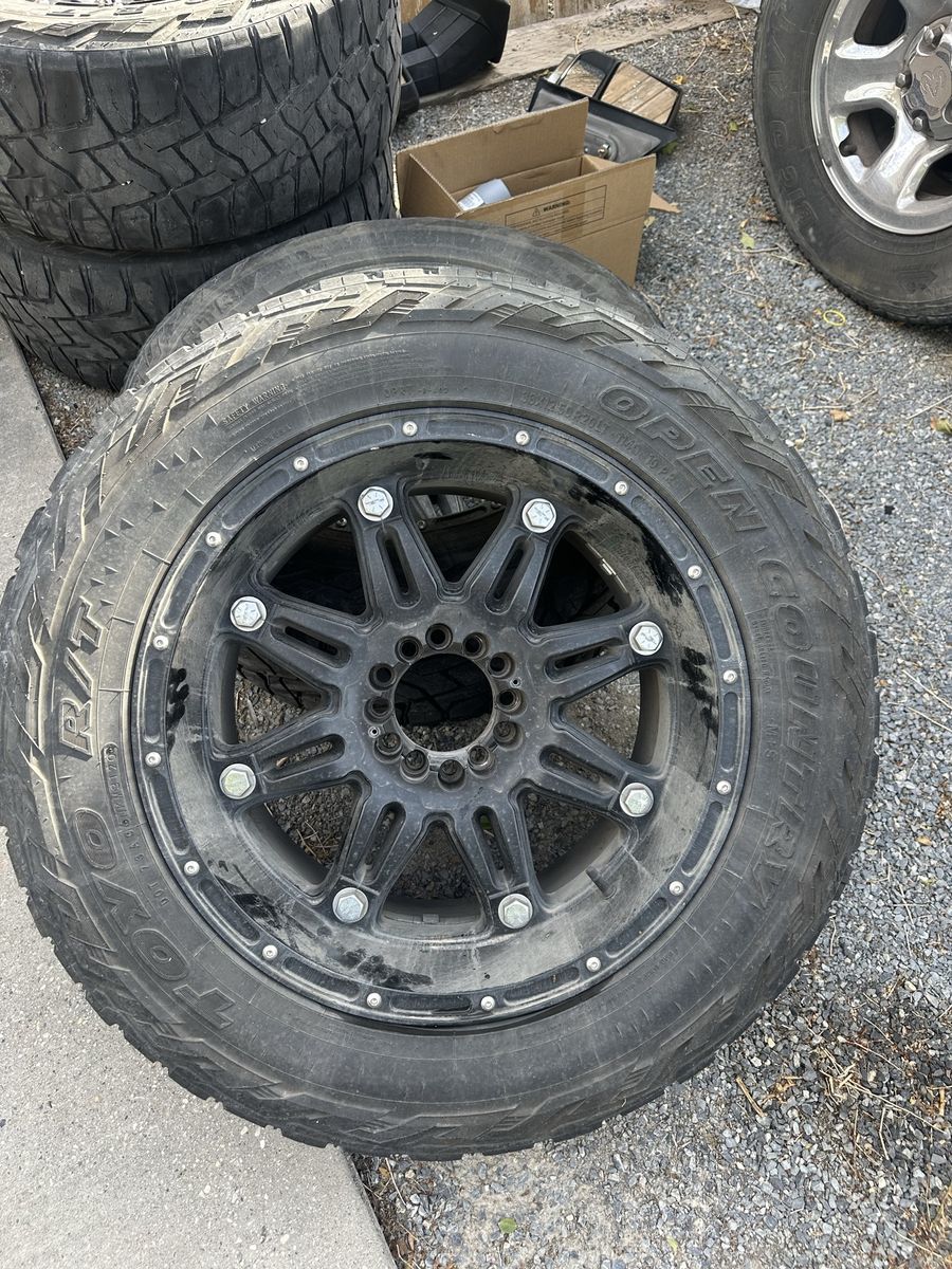 Fuel hostages 20x10s on open country Toyo R/T 33x12.50R20LT 6x135mm will fit  GM 6 lug