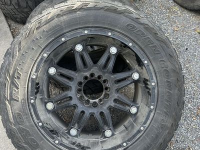 Fuel hostages 20x10s on open country Toyo R/T 33x12.50R20LT 6x135mm will fit GM 6 lug