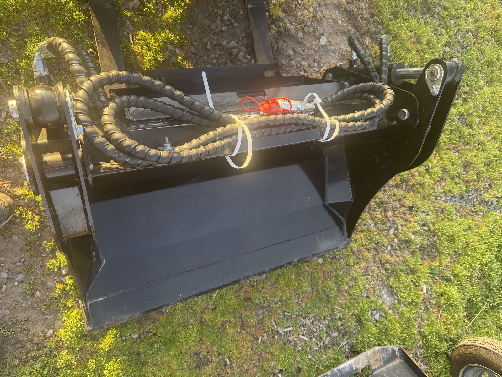 Toro Dingo / Mini Skid Steer 4-1 Bucket