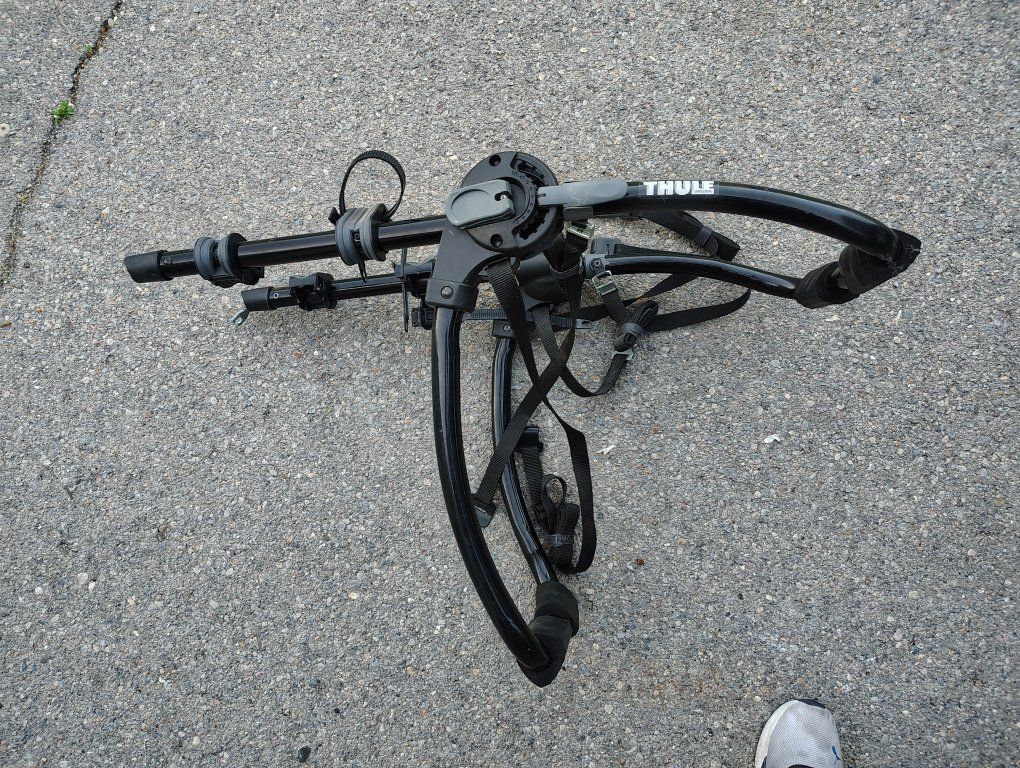 Thule Gateway Pro trunk 2 bike rack.with Cable loc
