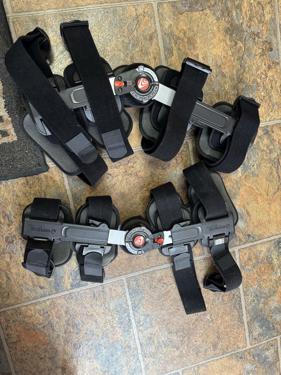Pair of Breg T Scope Premier Hinged Knee Braces