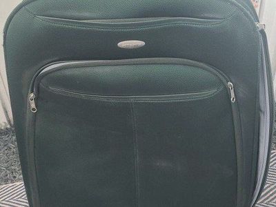 Expandable, Sturdy Samsonite-wheeled suitcase-Chec