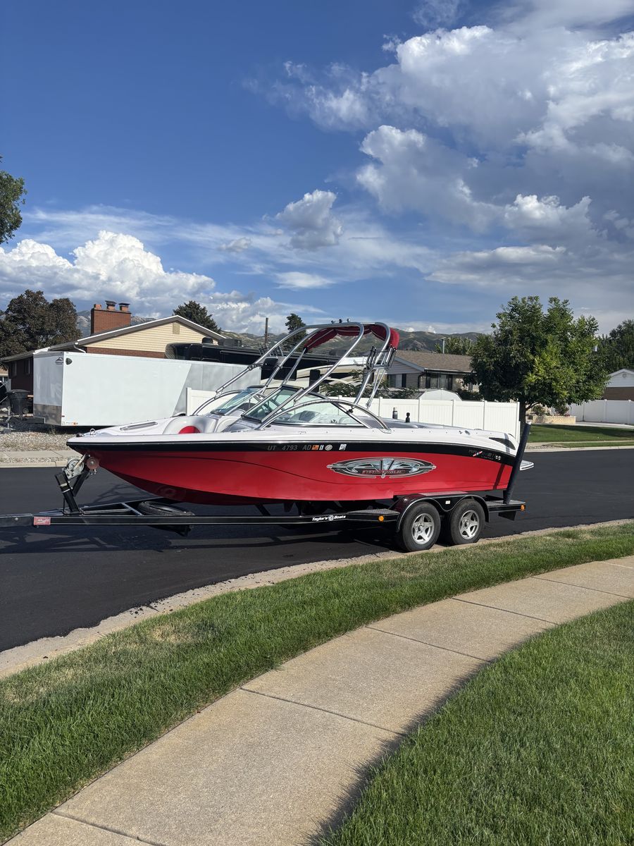Nautique SV-211, 2005 Wake/Ski Boat - Wakeboard Tower, Trailer Included