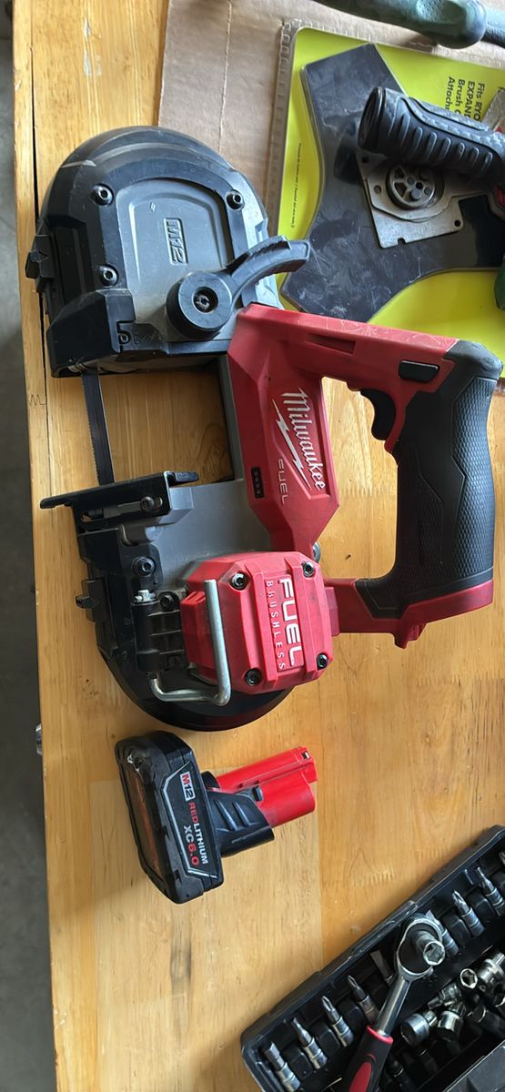 18V Lithium-Ion Brushless Cordless band saw