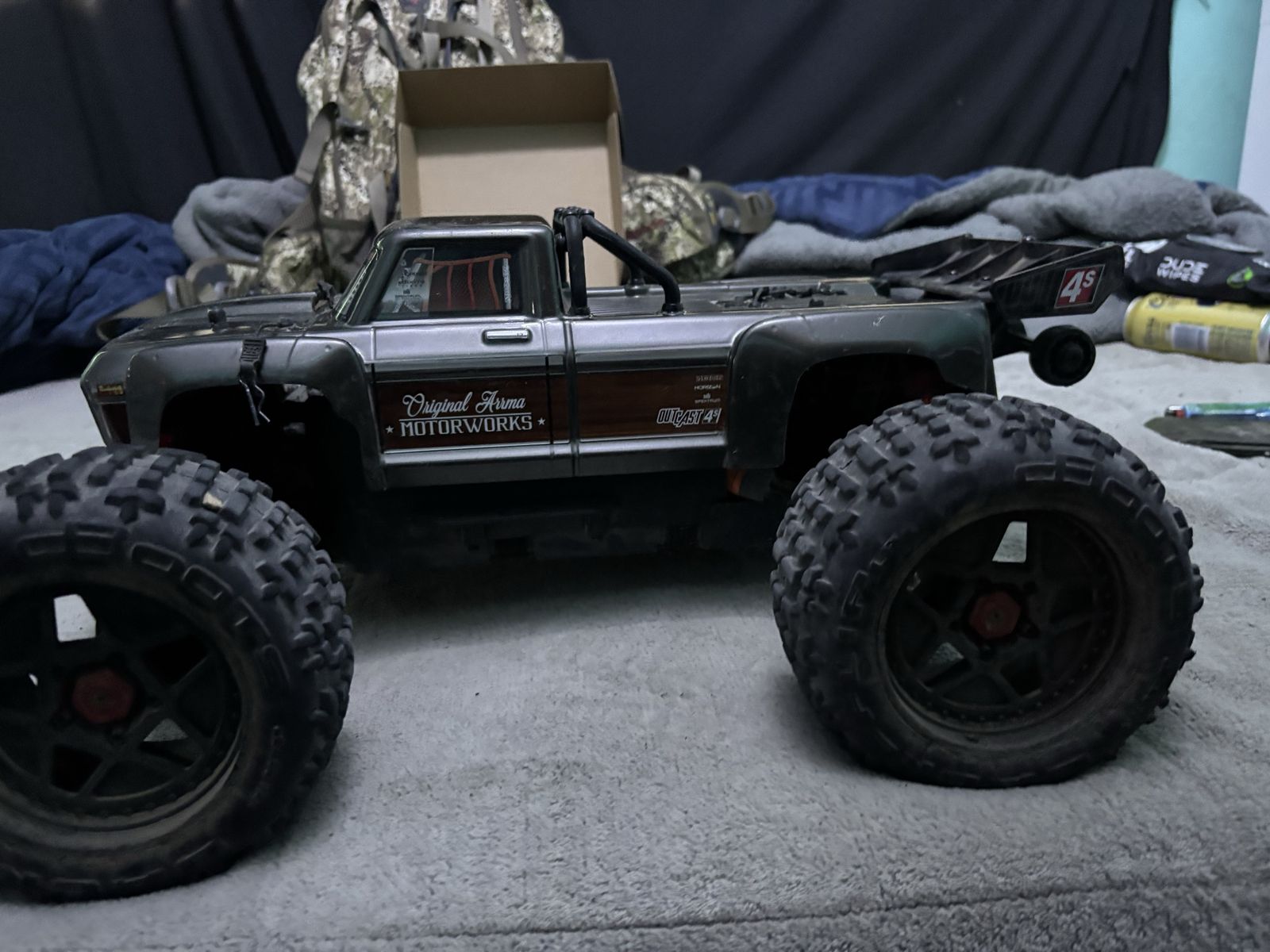 Arrma outcast v2 4s