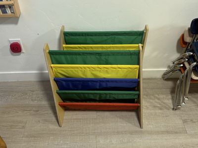 Kids Wooden Book Display Shelf with Multicolor Sling Pockets