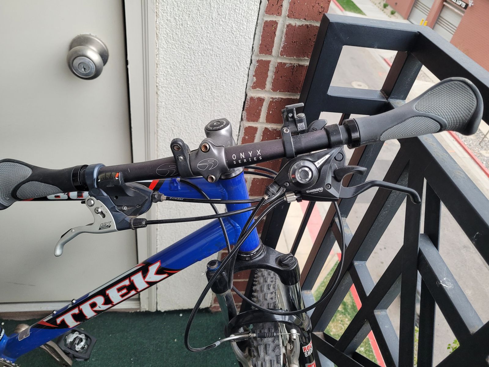 Trek 8000 slr mountain bike, excellent condition..