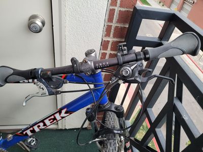 Trek 8000 slr mountain bike, excellent condition..