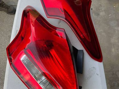 OEM 2015-2018 Ford Focus Hatchback / ST Tail Lights (Pair)