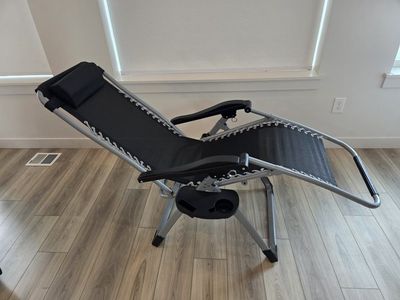 Brand new, patio Zero Gravity Lounge Lawn Chair wi