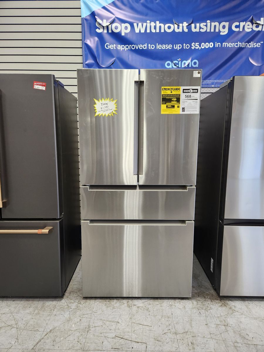 STUNNING BRAND NEW! BOSCH 800 SERIES 20.5 CF COUNTER DEPTH FRENHDOOR FRIDGE!