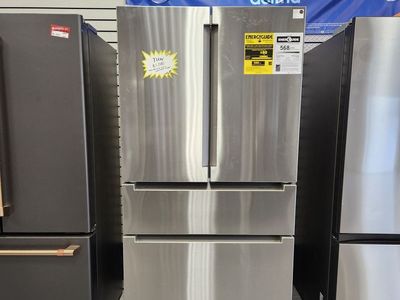 STUNNING BRAND NEW! BOSCH 800 SERIES 20.5 CF COUNTER DEPTH FRENHDOOR FRIDGE!