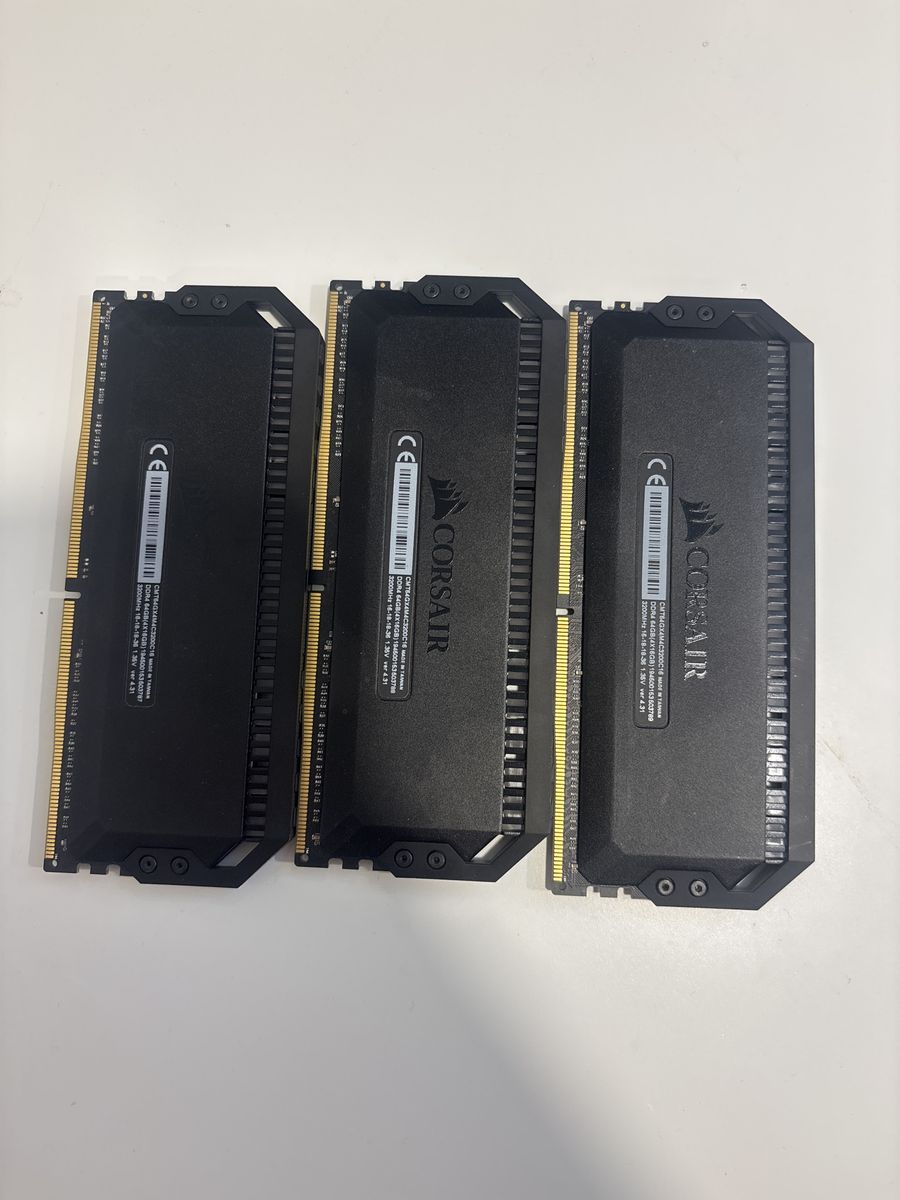Corsair DONINATOR DDR4 ran 3x 16gb sticks