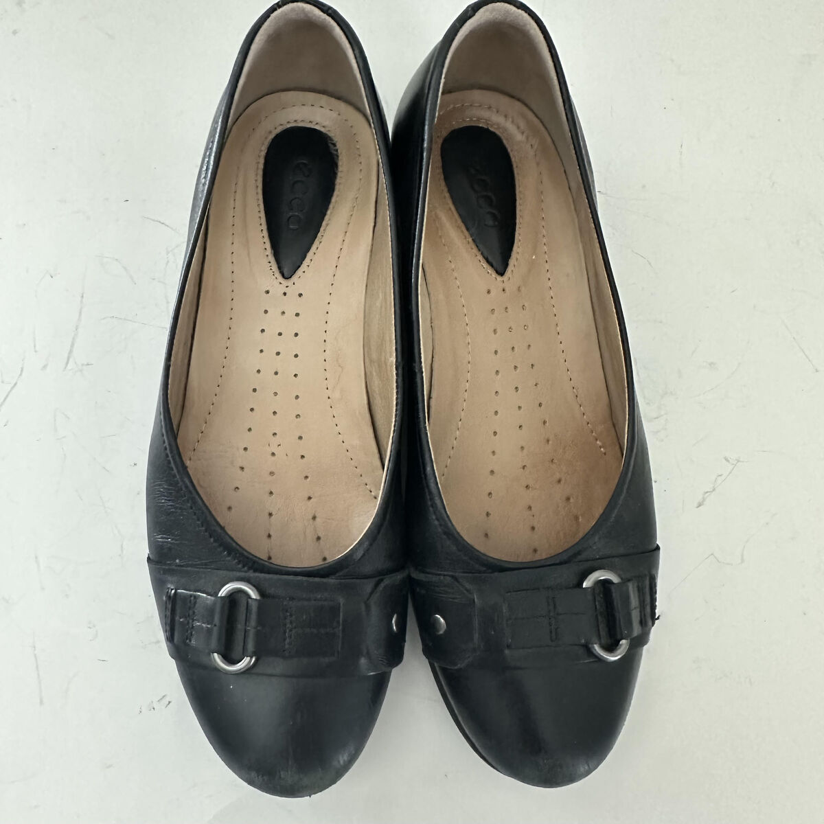 ECCO Women’s Black Leather Flat Size 40 US Size 9