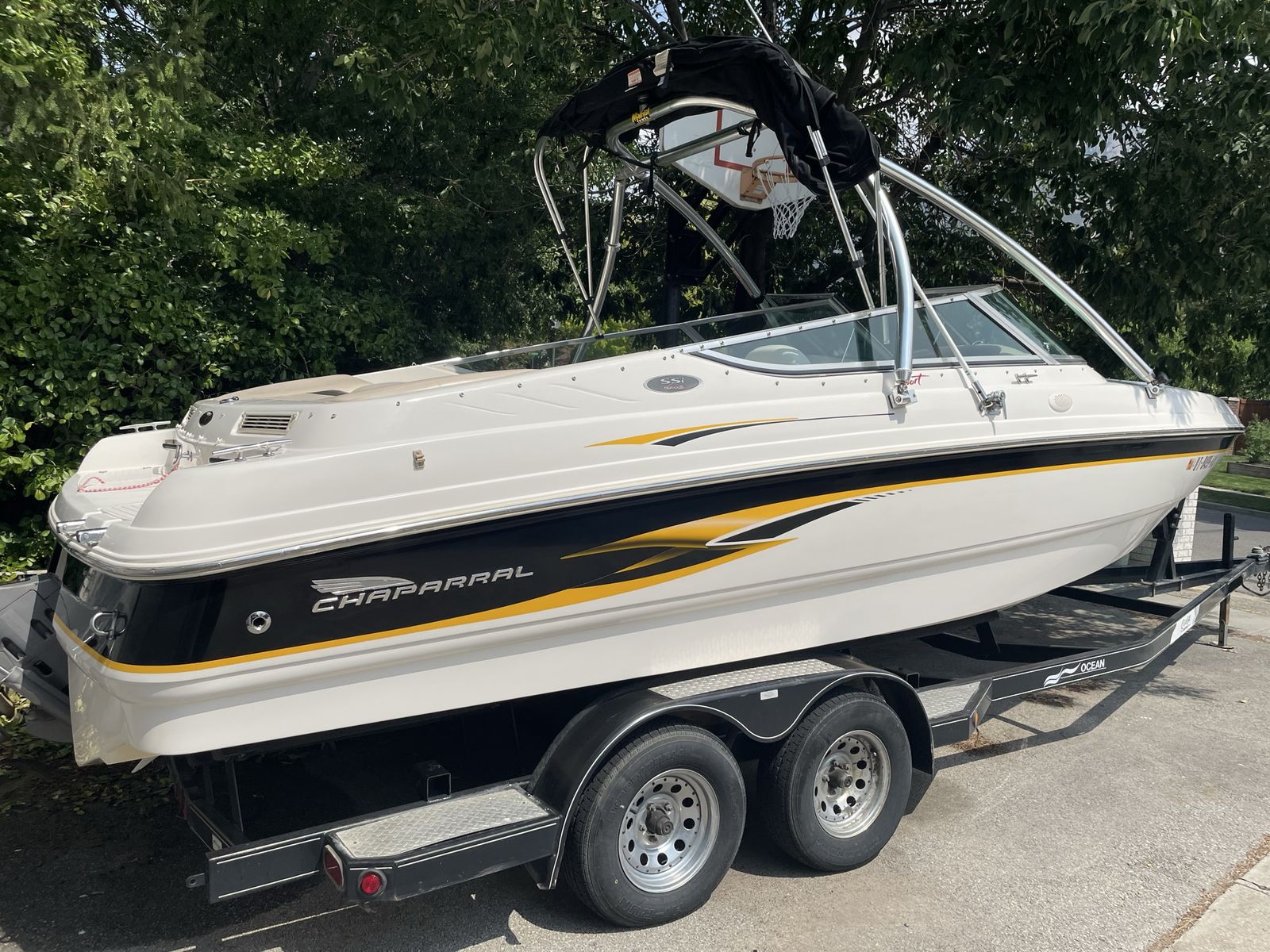 Chapparal 240 SSI Boat
