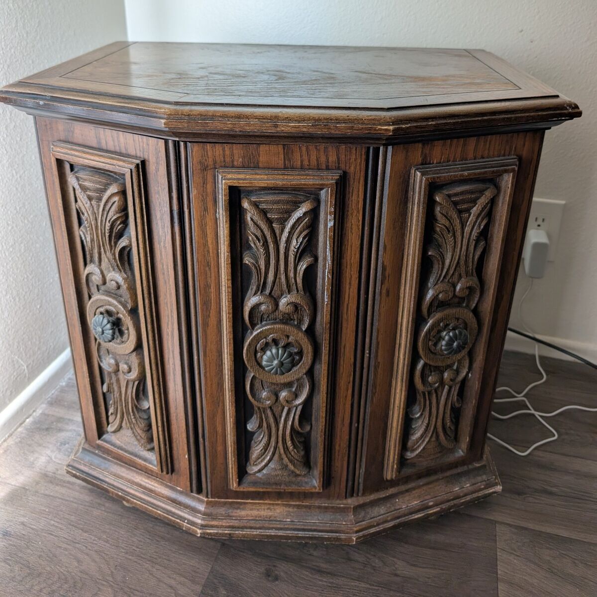 Solid Wood Accent Table / Nightstand – Carved Deta