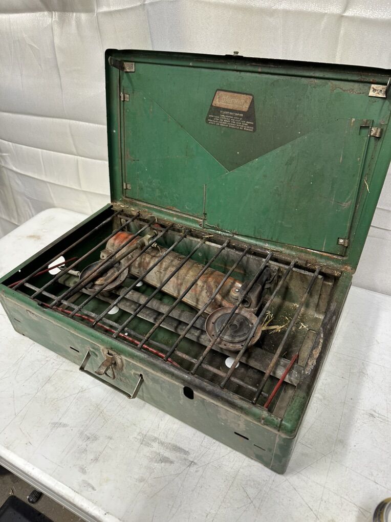 UNTESTED Coleman 413F 2 Burner Camp Stove