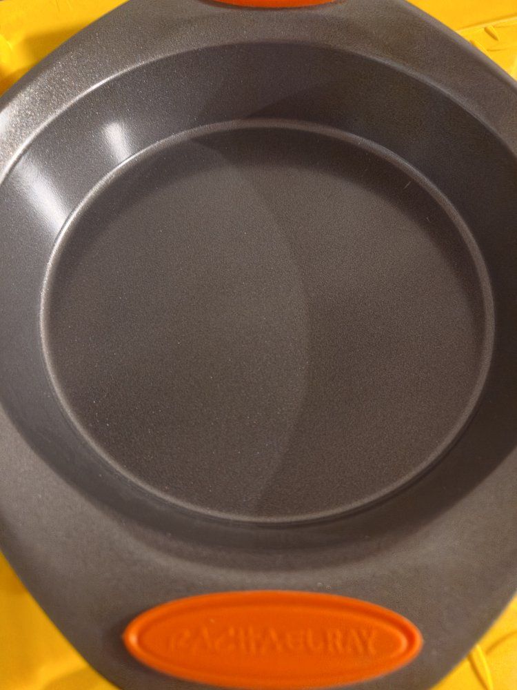 Rachael Ray Nonstick Round Cake / Pie Pan with Orange Silicone Grips