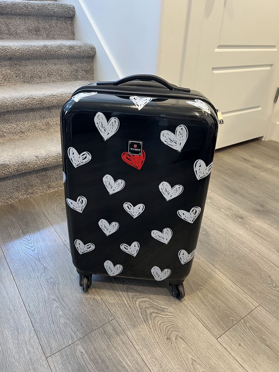 Hardside carry-on luggage - black & white heart print | 22"