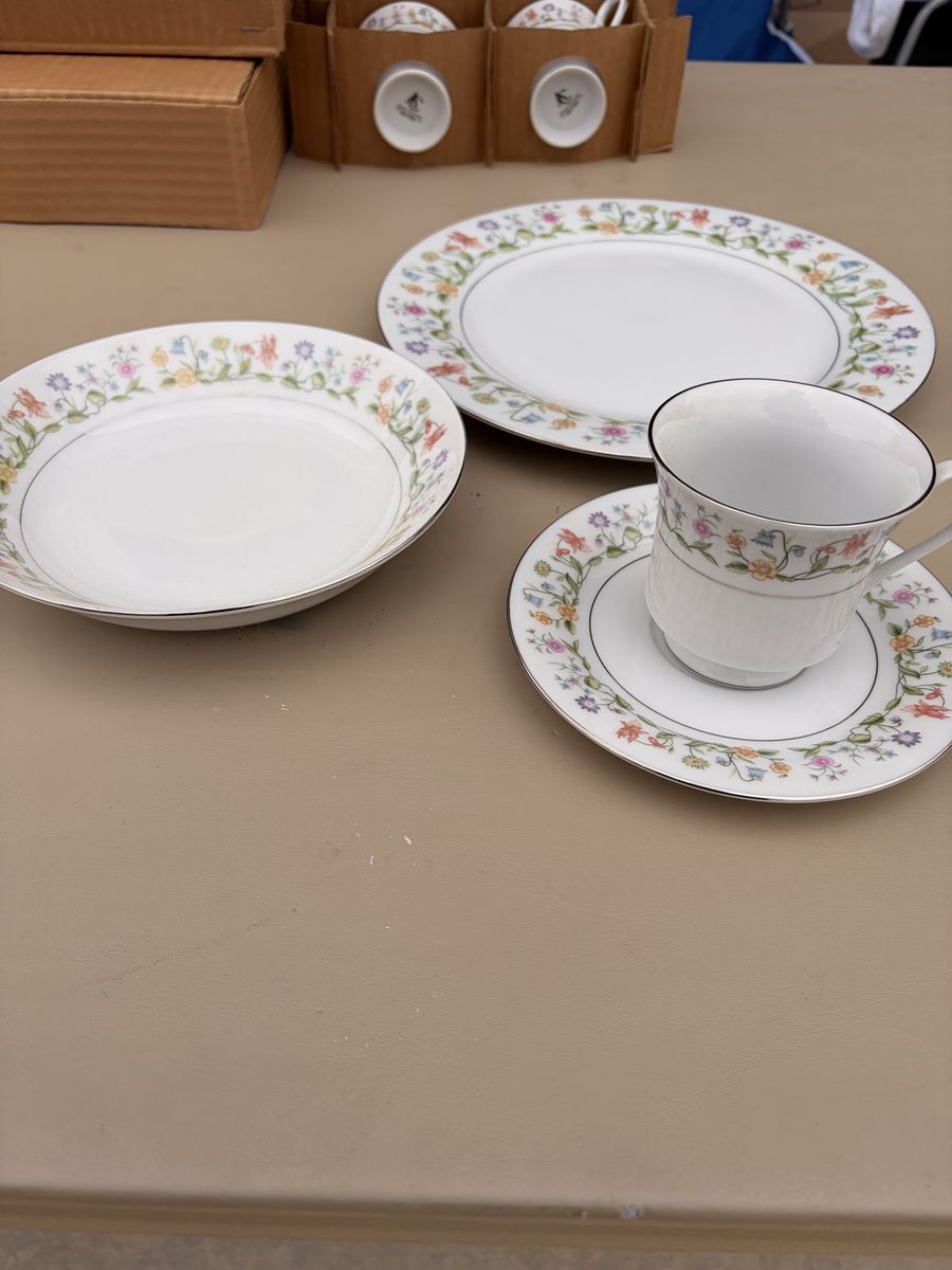 20 Pc Set Ashley Overseas China 1982 Eternal Love Pattern 4 Dinner, Salad, Bowl, Cup and Saucer