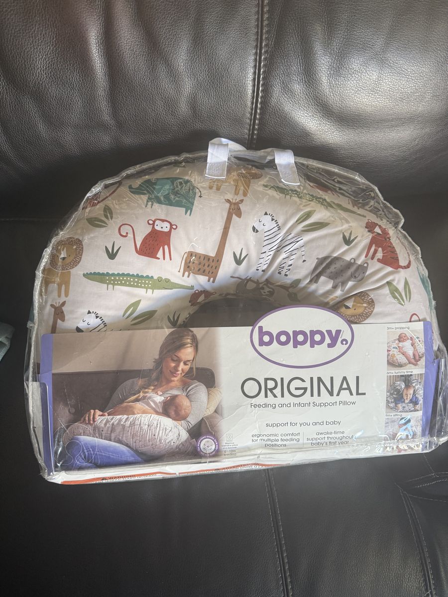 Like new Boppy
