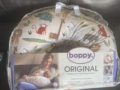 Like new Boppy