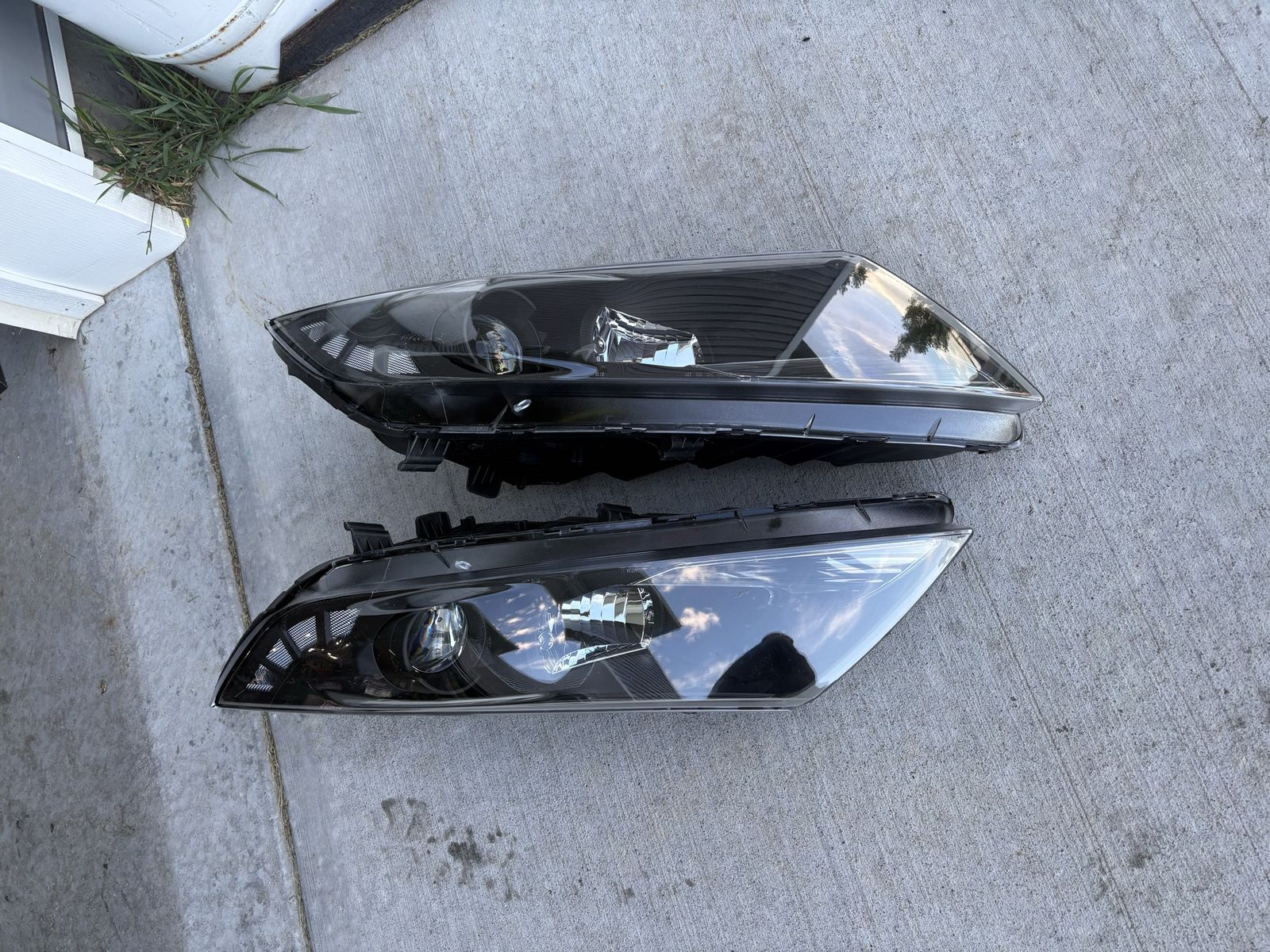 Pair of New Headlight Lens Assemblies for 2011-2013 Kia Optima - Black Housing Clear Reflector