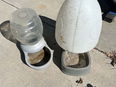 2 Dog water feeder