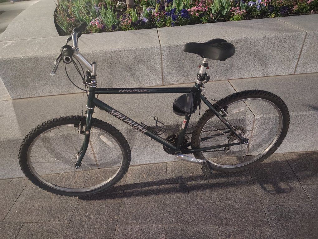 SPECIALIZED HARDROCK MOUNTAIN BIKE 21" FRANE