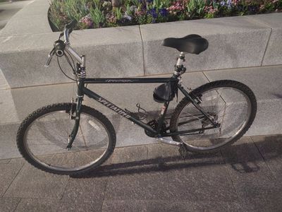 SPECIALIZED HARDROCK MOUNTAIN BIKE 21" FRANE