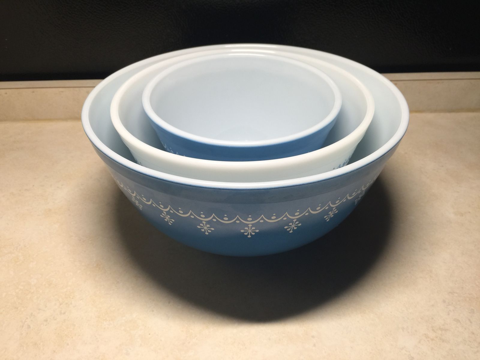 Pyrex Snowflake Garland Blue & White 3 Mixing Bowl Set