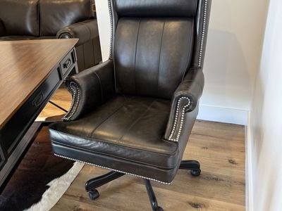 Leather Executive Office Chair –