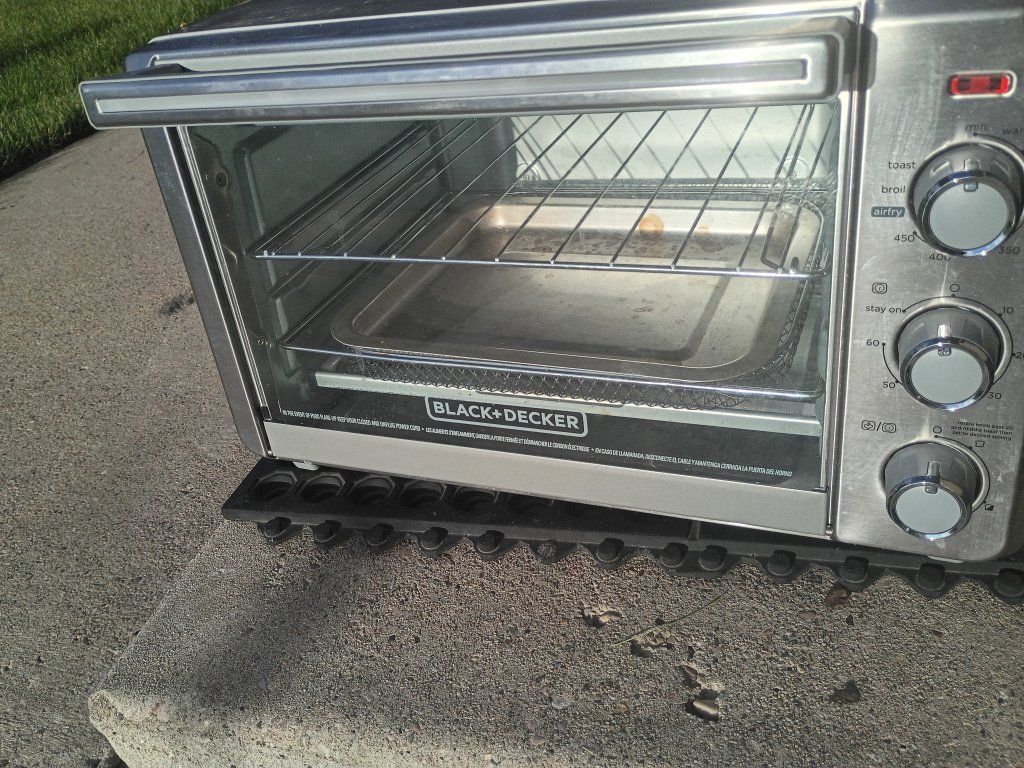 BLACK+DECKER TO3265XSD Toaster Oven Air Fryer, Stainless Steel, Multi-function Countertop Oven